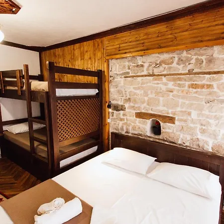 Trigona Hostel *