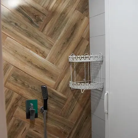 ホステル Trigona & *