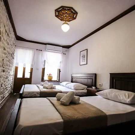 Trigona & ジロカストラ