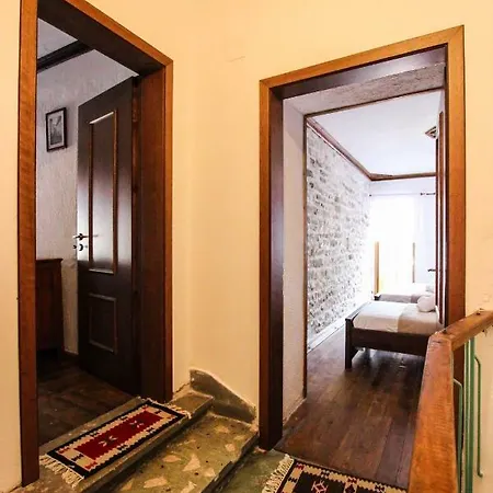 אכסניה Trigona & Gjirokastër