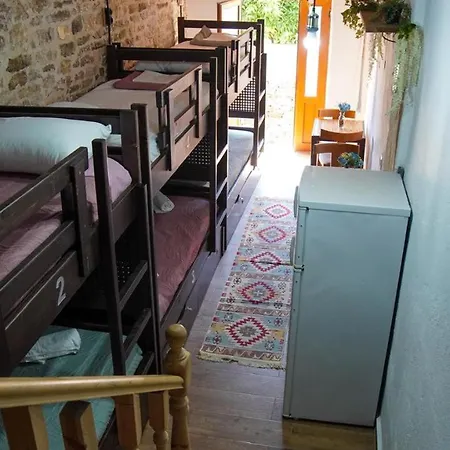 Hostel Trigona & *