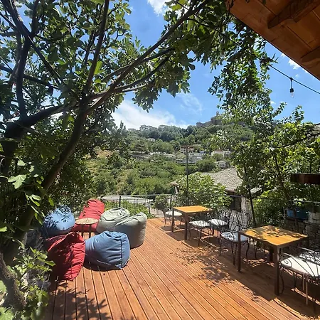 Hostal Trigona & Gjirokastër