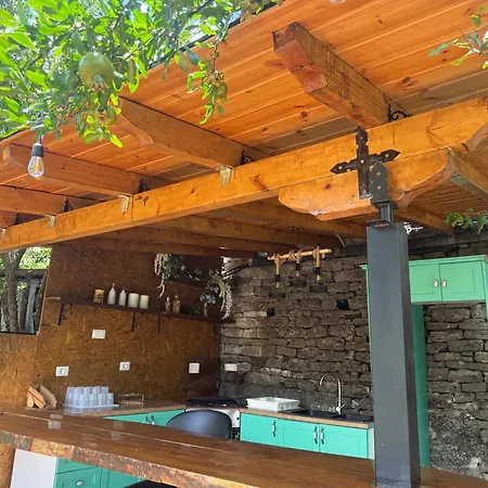 Hostal Trigona & Gjirokastër