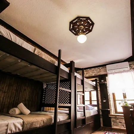 Hostel Trigona & *