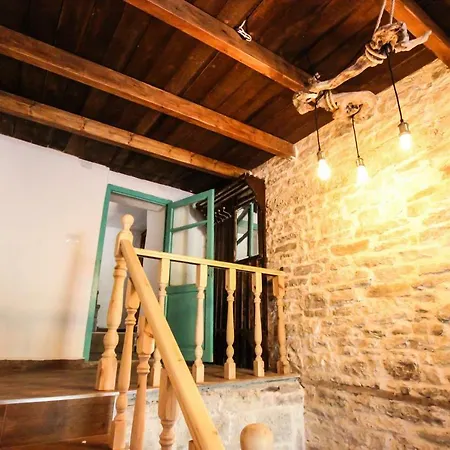 Hostal Trigona & Gjirokastër